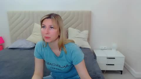 Snapshot of incredible_ariela chatting on 05.24.26 incredible_ariela online show from 05.24.26