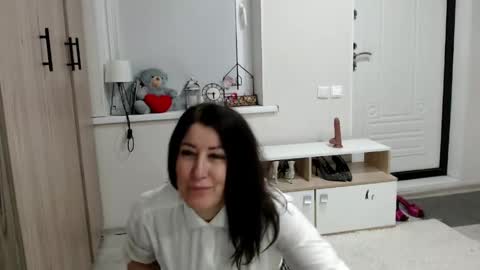 Snapshot of increible_della chatting on 04.19.26 Della online show from 04.19.26