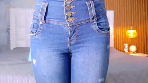 Snapshot of indiancutiie chatting on 09.20.25 LITTLE AINHOA online show from 09.20.25