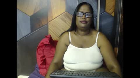 Snapshot of indiandeluxe chatting on 11.21.25 indiandeluxe online show from 11.21.25