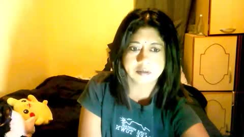 Snapshot of indianpleasures21 chatting on 04.18.26 indianpleasures21 online show from 04.18.26