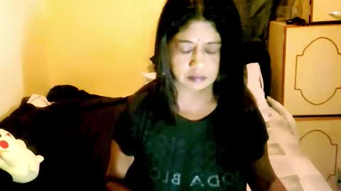 Snapshot of indianpleasures21 chatting on 04.21.26 indianpleasures21 online show from 04.21.26