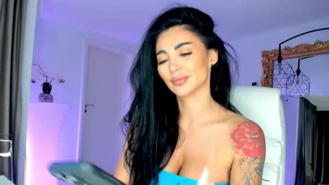 Hellen online show from 02.25.25