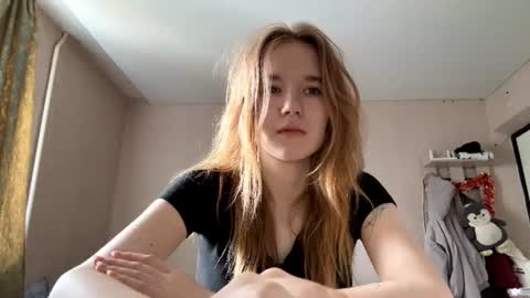 Snapshot of inespacheco chatting on 06.19.26 Sofia online show from 06.19.26