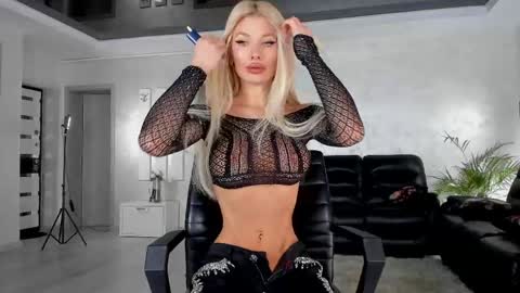 Snapshot of ingridblondy94 chatting on 04.27.26 Ingrid online show from 04.27.26