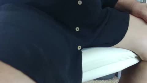 Hanging Out online show from 10.11.25