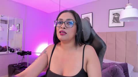 Snapshot of inndrahot chatting on 01.29.25 Indra online show from 01.29.25