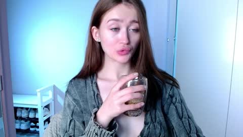 Snapshot of innnita chatting on 01.28.25 Lina online show from 01.28.25