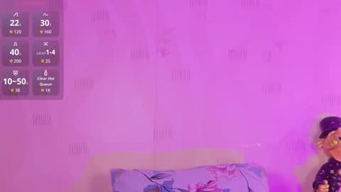 Snapshot of innocenthazel chatting on 02.18.26 innocenthazel online show from 02.18.26