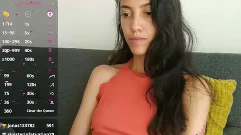 Snapshot of innocentlatiina chatting on 02.18.25 Laroa online show from 02.18.25