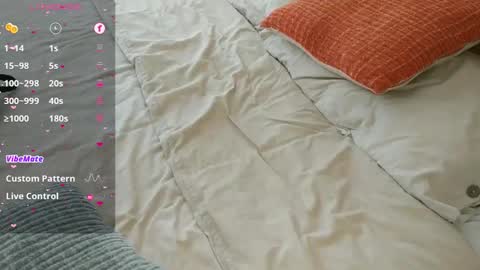 Snapshot of innocentlatiina chatting on 03.11.25 Laroa online show from 03.11.25