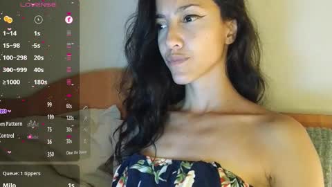 Snapshot of innocentlatiina chatting on 03.12.25 Laroa online show from 03.12.25