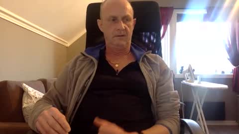 Snapshot of insignia20 chatting on 12.17.24 insignia20 online show from 12.17.24