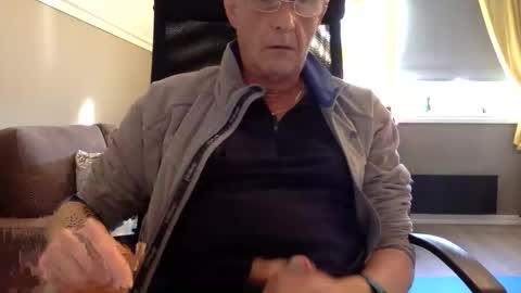 Snapshot of insignia20 chatting on 09.23.25 insignia20 online show from 09.23.25