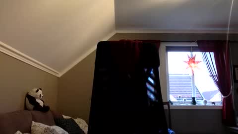 Snapshot of insignia20 chatting on 12.04.25 insignia20 online show from 12.04.25