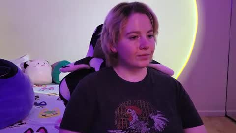 Snapshot of internetfairy_xo chatting on 12.22.24 Faye online show from 12.22.24