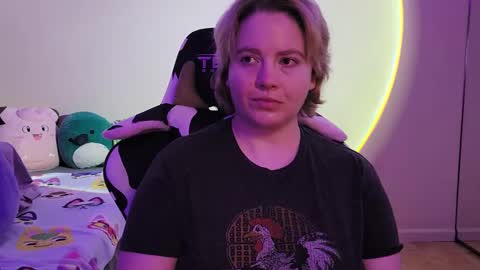 Snapshot of internetfairy_xo chatting on 12.22.24 Faye online show from 12.22.24