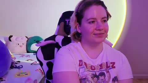 Snapshot of internetfairy_xo chatting on 12.24.24 Faye online show from 12.24.24