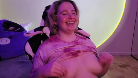 Snapshot of internetfairy_xo chatting on 01.17.25 Faye online show from 01.17.25