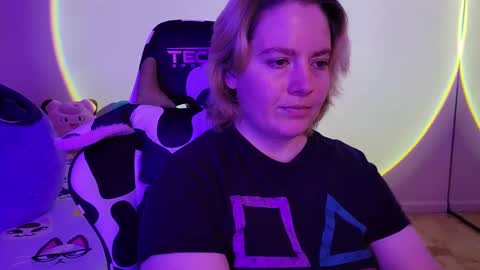 Snapshot of internetfairy_xo chatting on 02.02.25 Faye online show from 02.02.25