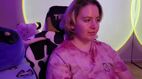 Snapshot of internetfairy_xo chatting on 02.11.25 Faye online show from 02.11.25