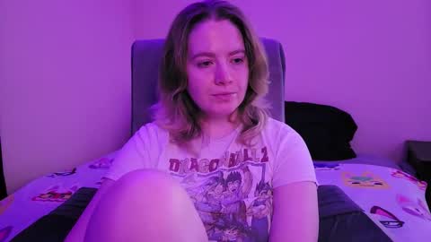 Snapshot of internetfairy_xo chatting on 11.01.25 Faye online show from 11.01.25