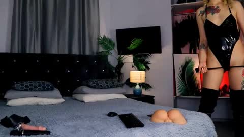 Snapshot of inviting_tina chatting on 02.27.25 inviting_tina online show from 02.27.25