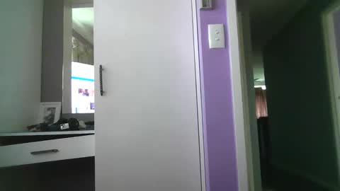 Snapshot of inxs2much chatting on 11.09.25 inxs2much online show from 11.09.25