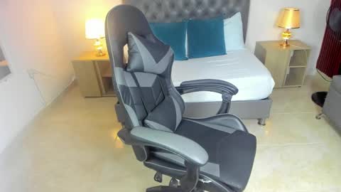 Snapshot of irantzu_hank chatting on 12.20.24 Irantzu online show from 12.20.24