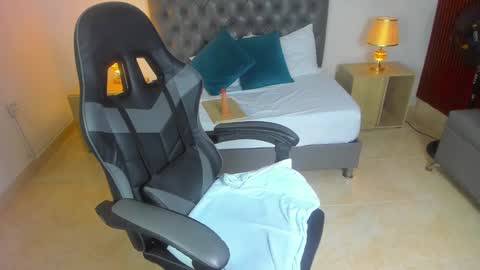 Snapshot of irantzu_hank chatting on 12.29.24 Irantzu online show from 12.29.24