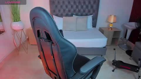 Snapshot of irantzu_hank chatting on 03.11.25 Irantzu online show from 03.11.25