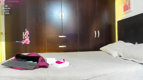 Snapshot of irirs_sex chatting on 03.01.25 IrisVianca online show from 03.01.25