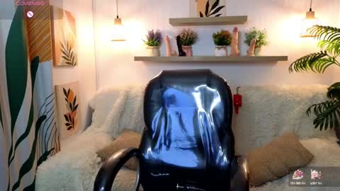 Snapshot of iris_cam_ chatting on 01.31.25 iris online show from 01.31.25