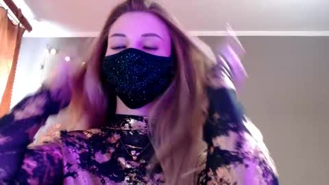 Snapshot of iris_lave chatting on 04.26.26 Lily online show from 04.26.26