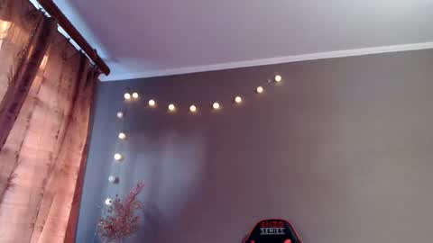 Snapshot of iris_lave chatting on 04.27.26 Lily online show from 04.27.26