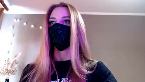 Snapshot of iris_lave chatting on 05.09.26 Lily online show from 05.09.26
