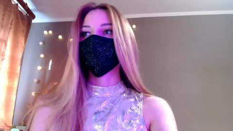 Snapshot of iris_lave chatting on 05.11.26 Lily online show from 05.11.26
