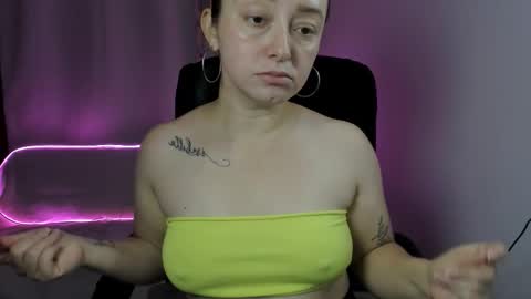 Snapshot of iris_marroquin chatting on 02.17.26 natalia online show from 02.17.26