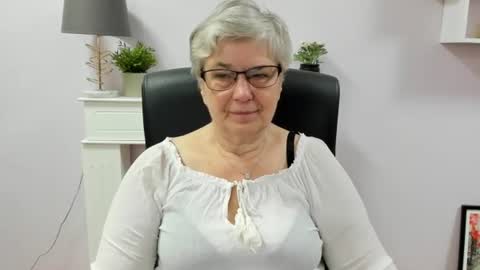 Snapshot of iris_xdesire chatting on 06.18.26 I R I S online show from 06.18.26