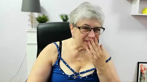 Snapshot of iris_xdesire chatting on 06.19.26 I R I S online show from 06.19.26