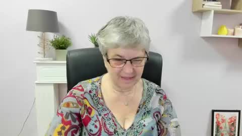 Snapshot of iris_xdesire chatting on 06.22.26 I R I S online show from 06.22.26