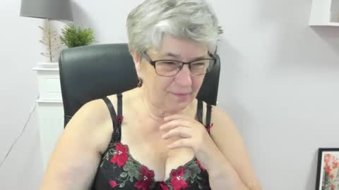 Snapshot of iris_xdesire chatting on 07.06.26 I R I S online show from 07.06.26