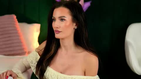 Snapshot of irisnightshade chatting on 11.05.25 Maria online show from 11.05.25