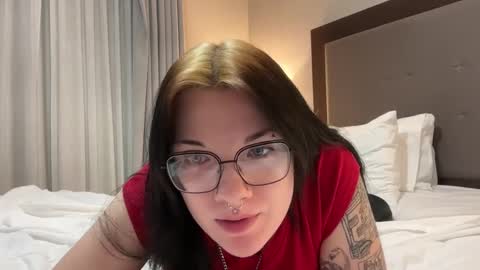 Snapshot of irissweets chatting on 10.10.25 irissweets online show from 10.10.25