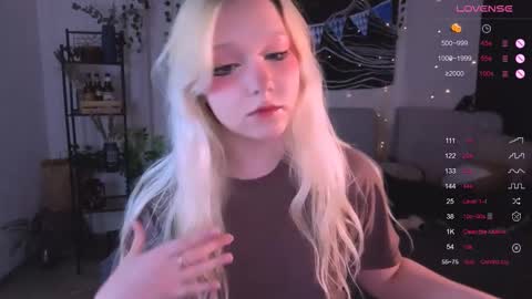 Snapshot of irma_bell chatting on 11.11.25 Irma online show from 11.11.25