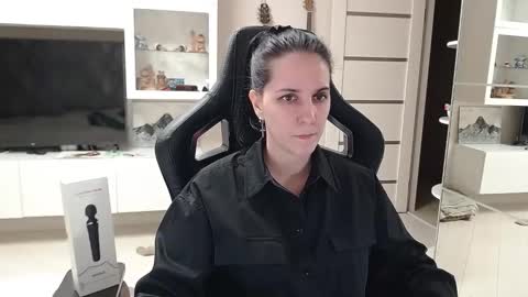 Snapshot of irwi_tomboy chatting on 02.06.25 Irwi Tomboy online show from 02.06.25