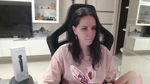 Snapshot of irwi_tomboy chatting on 03.07.25 Irwi Tomboy online show from 03.07.25