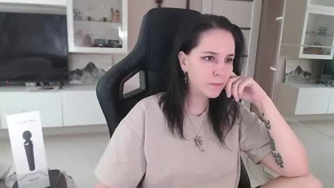 Snapshot of irwi_tomboy chatting on 03.11.25 Irwi Tomboy online show from 03.11.25