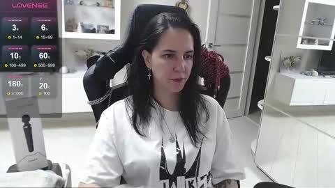 Snapshot of irwi_tomboy chatting on 09.26.25 Irwi Tomboy online show from 09.26.25