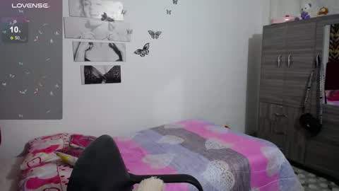 Snapshot of isa_bella___ chatting on 02.13.25 Isa online show from 02.13.25